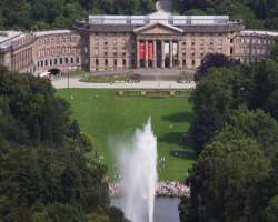 When we move from the bottom to see the park the first thing that comes in Palace Wilhelmshohe, is now converted into a museum.